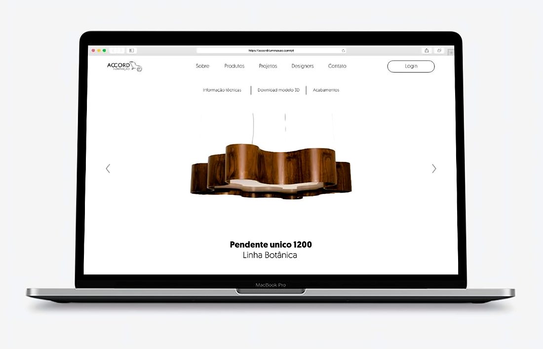 Notebook con una pagina prodotto del nuovo sito di Accord